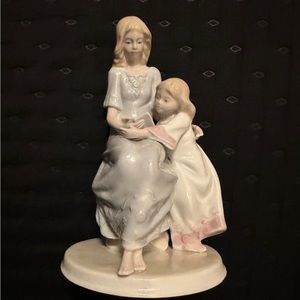 Girls Reading A Book, Porcelain Decor Statue